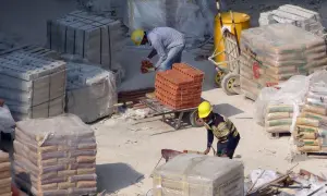 Ile taczek betonu z worka cementu? Oblicz i uniknij strat